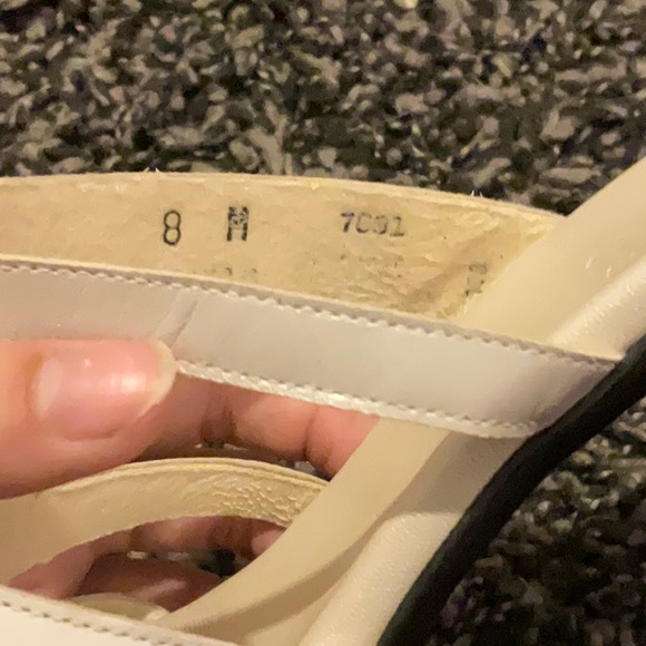 💰🚨CLEARANCE 🚨💰 White heeled slide on sandals - Picture 4 of 6